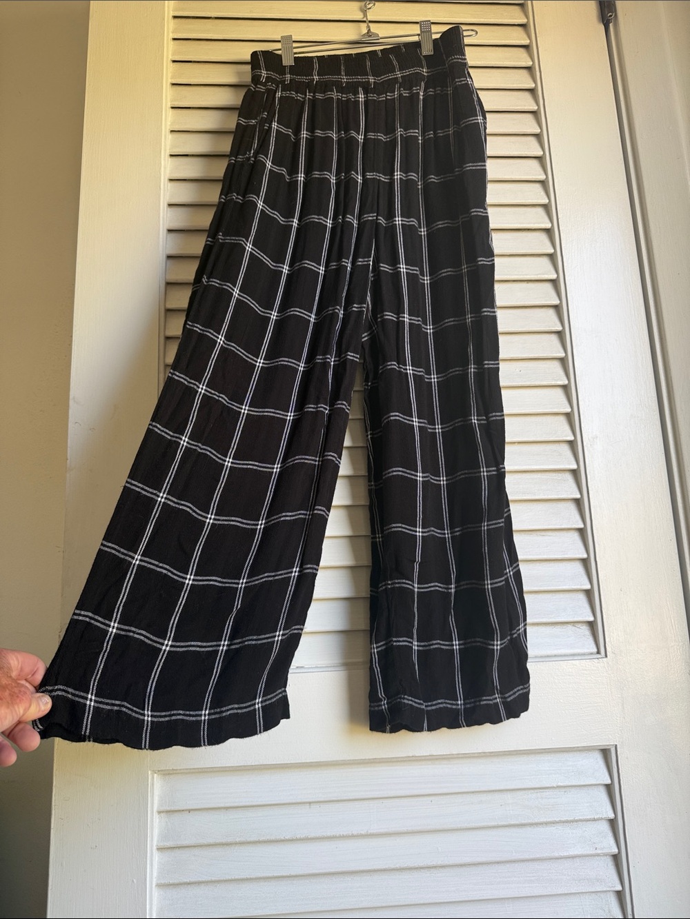 Volcom summer pants with pockets . Super comfortable , super cool and stylish